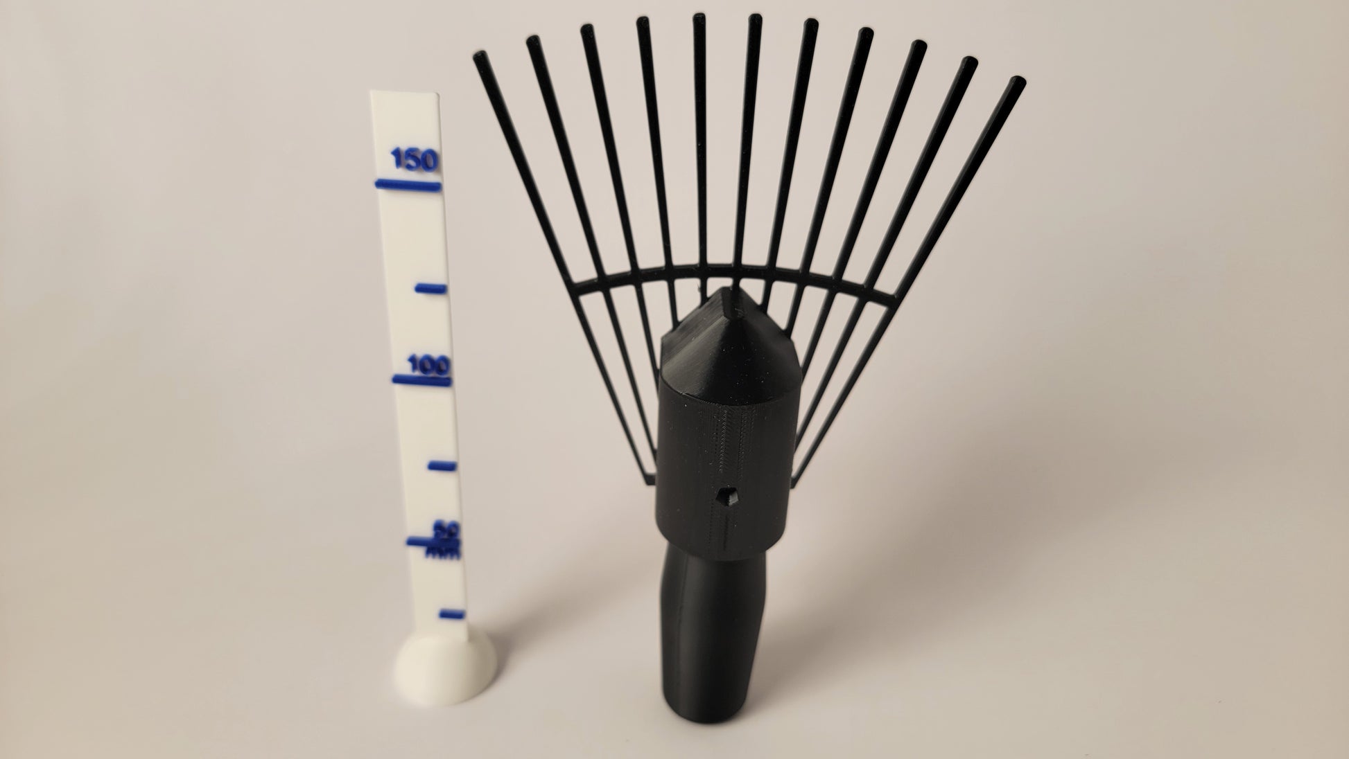 Rake-shaped scent container hide for K9 detection and nose work